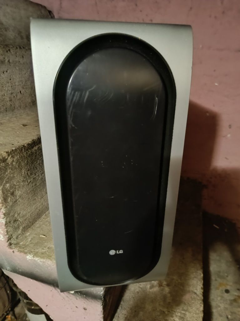 Zestaw nagłośnienia kolumny podłogowe plus Subufer  LG