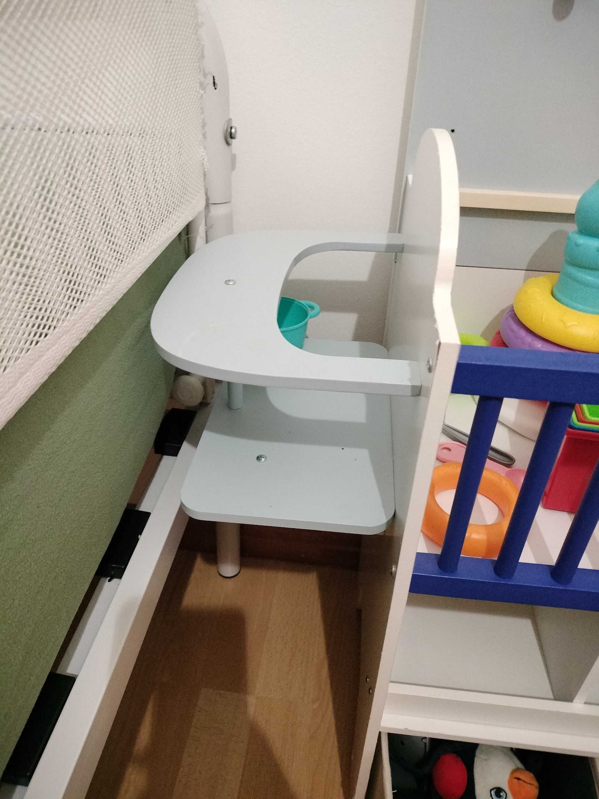 Móvel (clínica veterinária) de criança