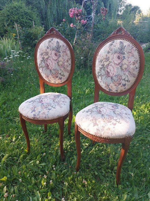 Para  gobelinowych krzeseł