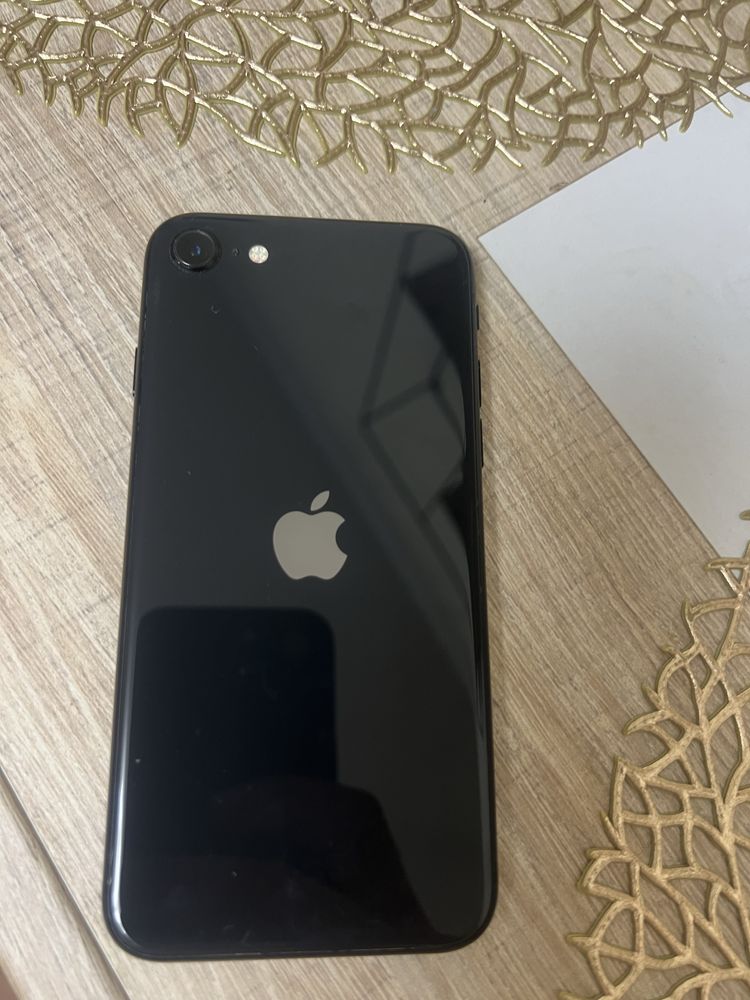 Продам Iphone SE