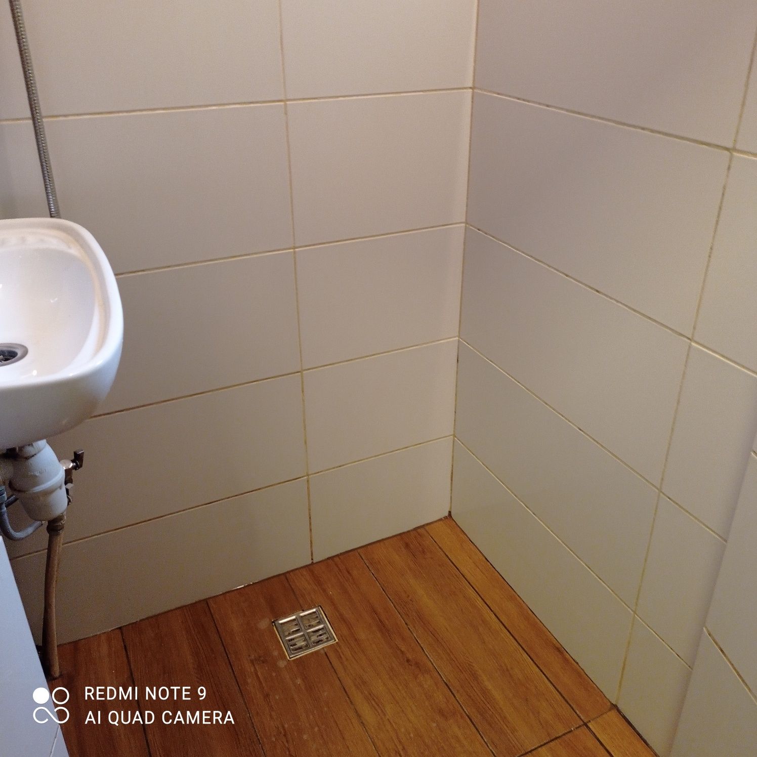 Pokój dwuosobowy w mieszkaniu dwupokojowym.