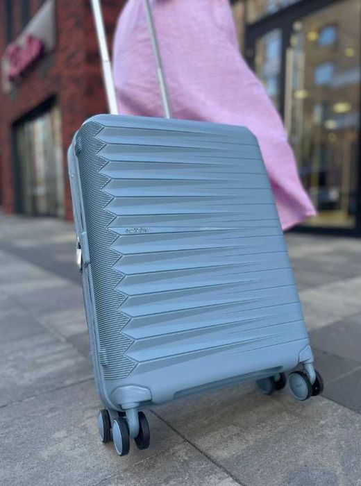 Валіза American Tourister FastForward з розширенням маленька