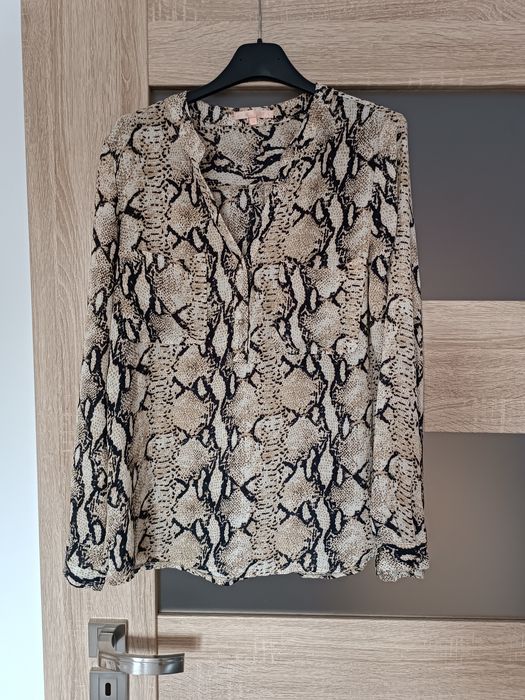 Bluzka damska w wężowy wzór beżowa czarna m 38
Szerokość pod pachami 5