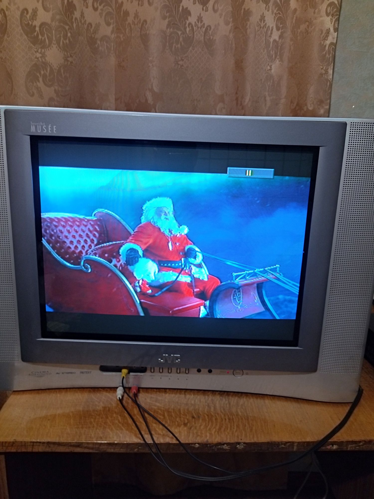Продам телевизор JVC.