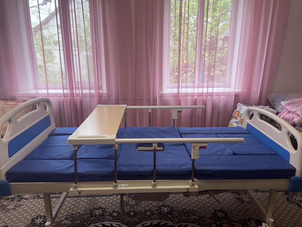 Медичне ліжко 4секційне MEDI-C15