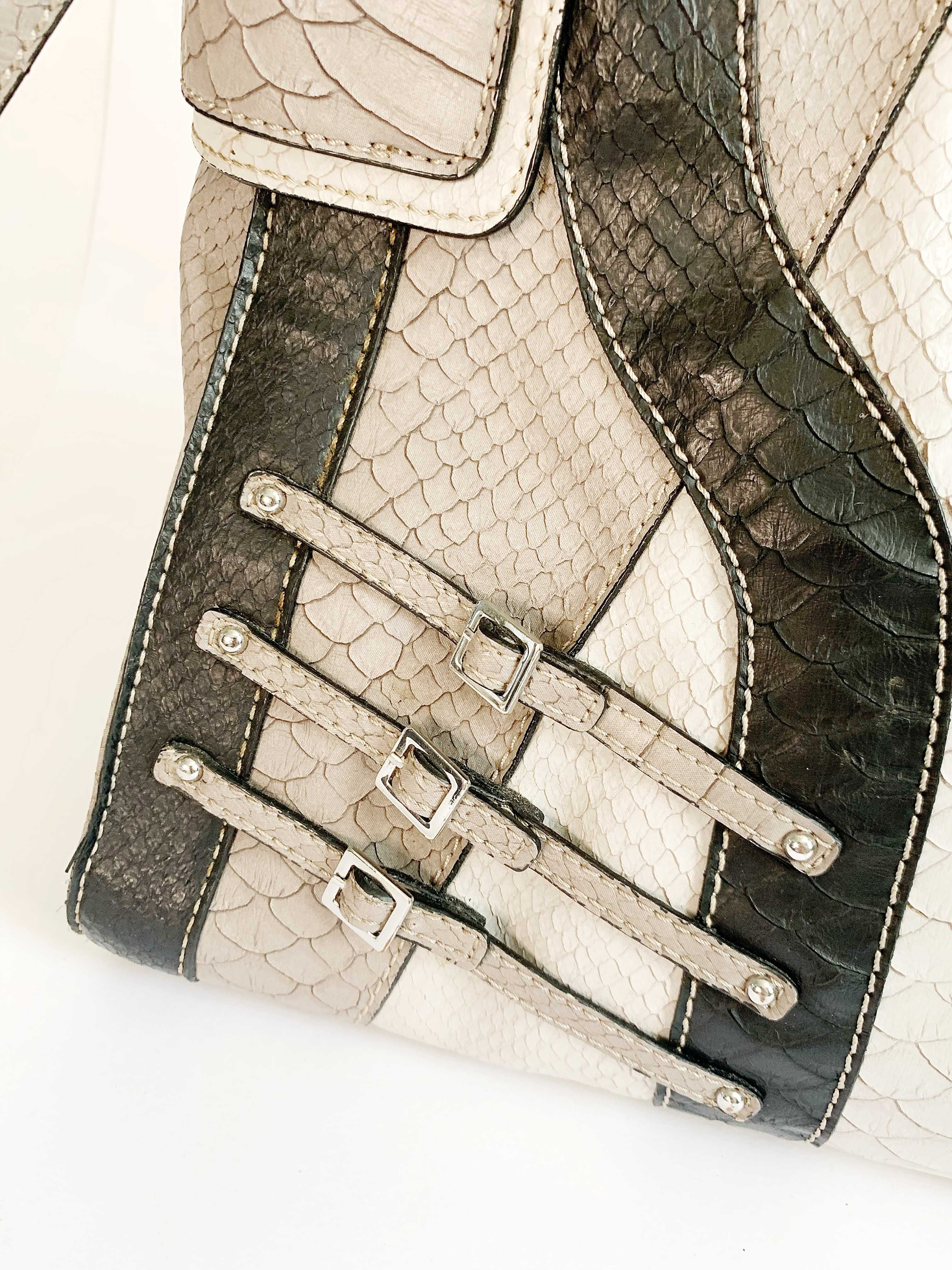 GUESS Torebka Krokodyli print Logo Cyrkonie