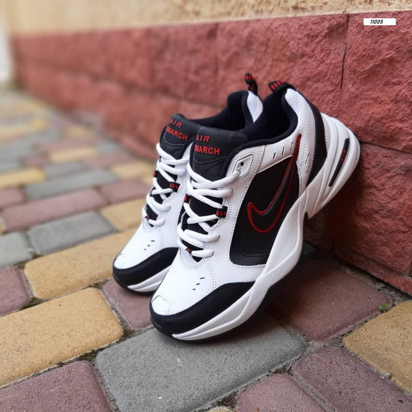 Чоловічі кросівки Nike Air Monarch Білі з чорним з червоним