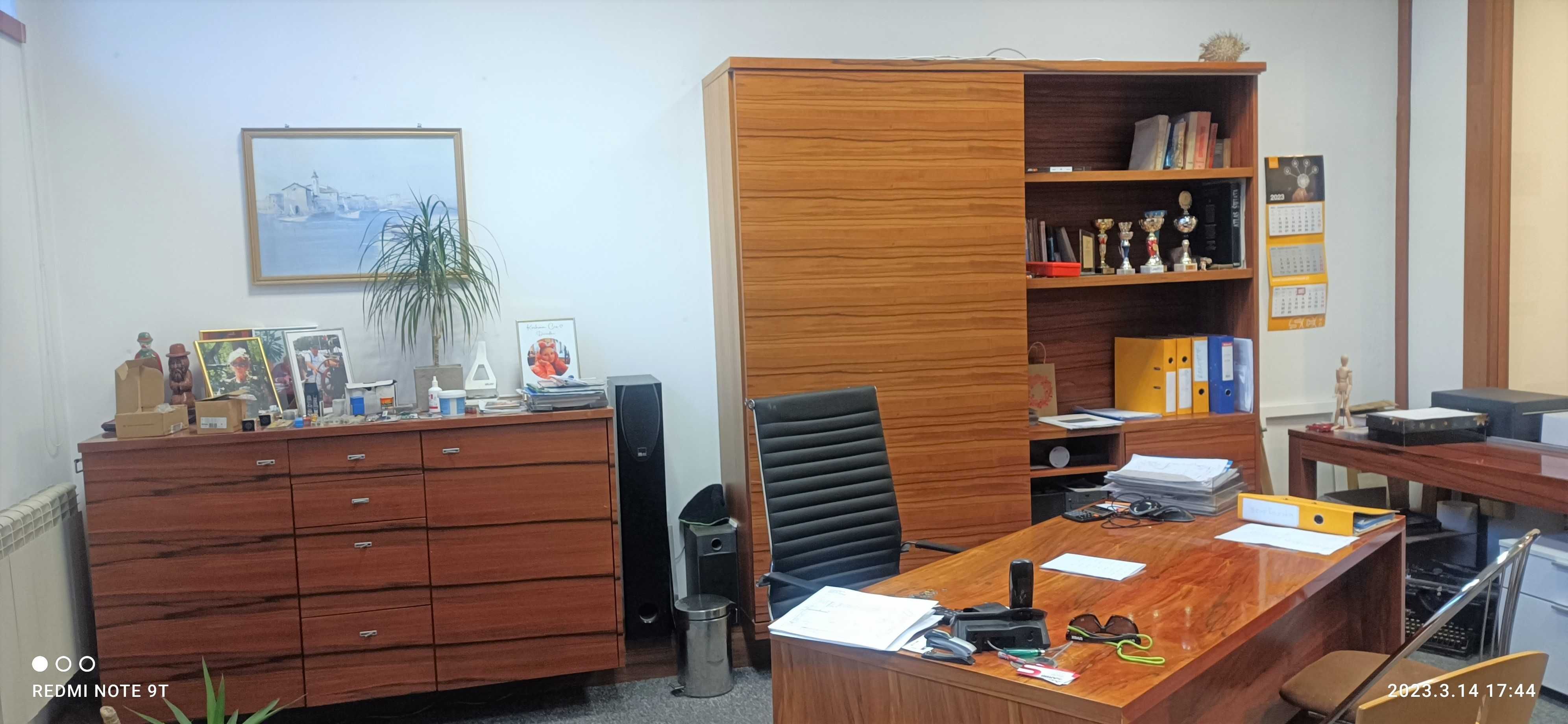 Hala 210 m2 rampa , zaplecze 25m2
