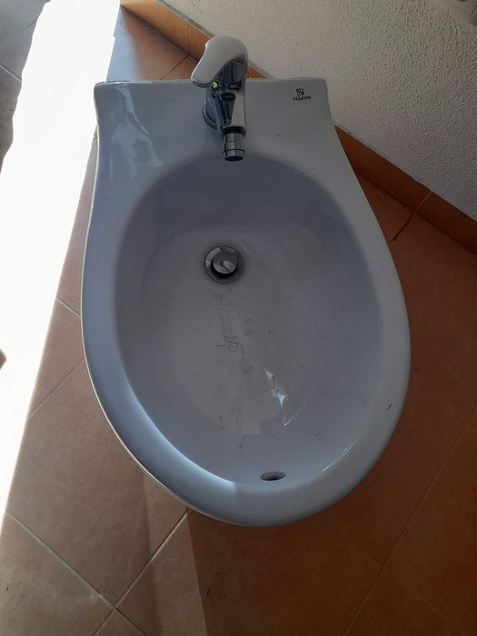 Bidé novo retirado de aplicação mas nunca usado