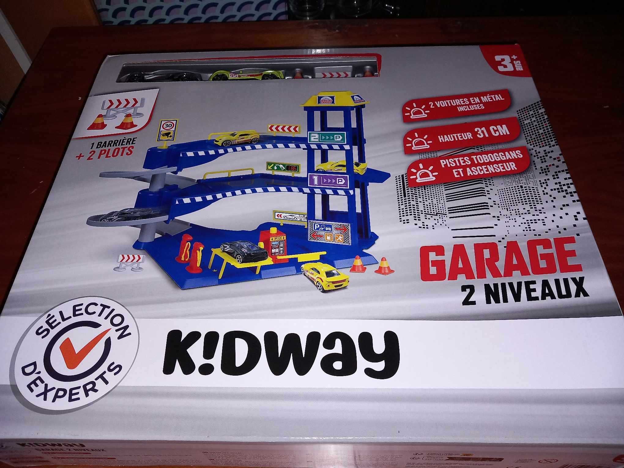 Garagem RC c ascensor Kidway+2 níveis c 2 carrinhos NOVO c 20% descont