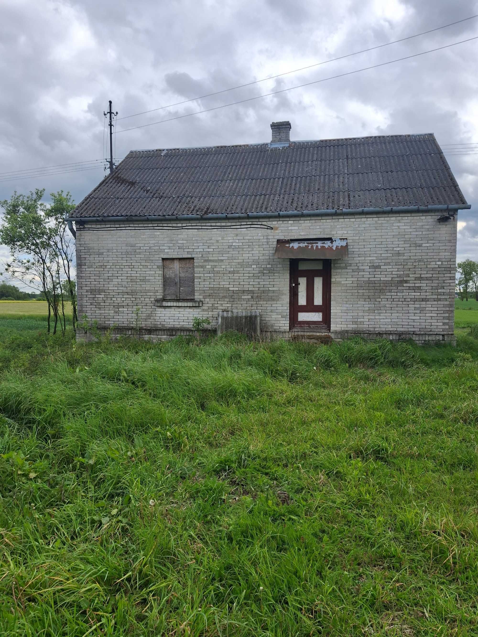 Dom z działką około 23 ary+ budynek gospodarczy.