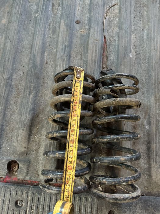 Продам задні пружини піввісь дверні карти на Ford escort orion mk4