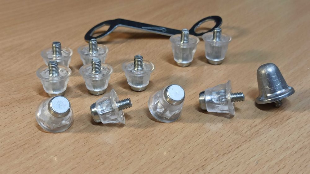 Змінні пластикові шипи для футбольних бутс + ключ Nike