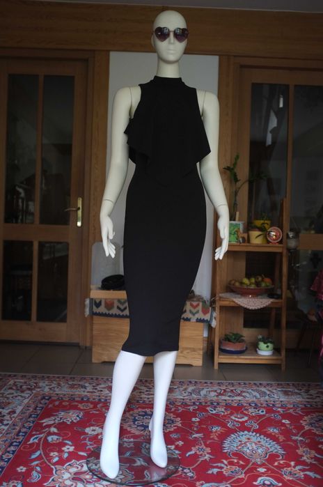 mała czarna elegancka ołówkowa sukienka midi Girl in Mind subversive S