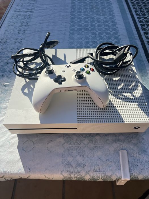 Xbox one s 500G.