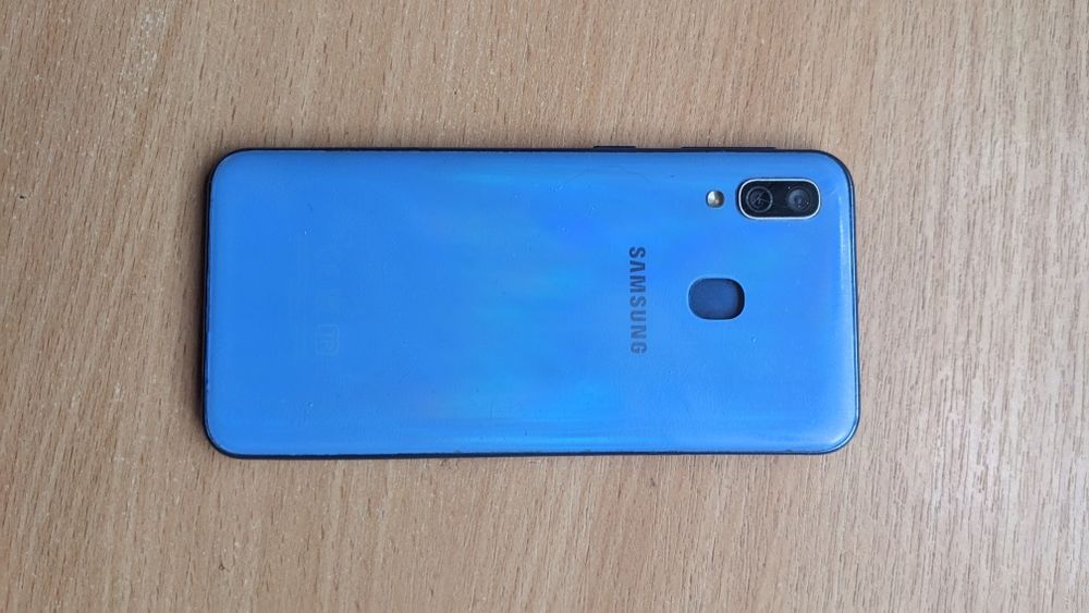 Samsung Galaxy A40 4/64GB Blue 2SIM LTE 5.9" на запчастини