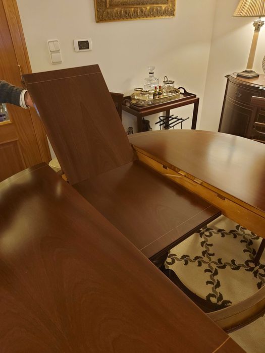 Mesa de jantar extensível e 4 cadeiras