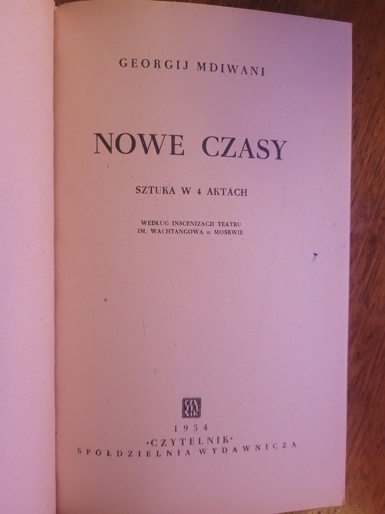 Georgij Mdiwani Nowe czasy Sztuka w 4 aktach 1954 Czytelnik