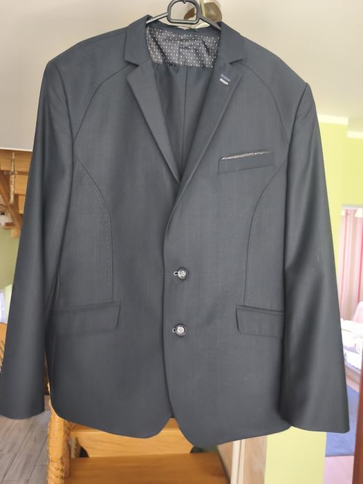 Męski, granatowy garnitur 54/M