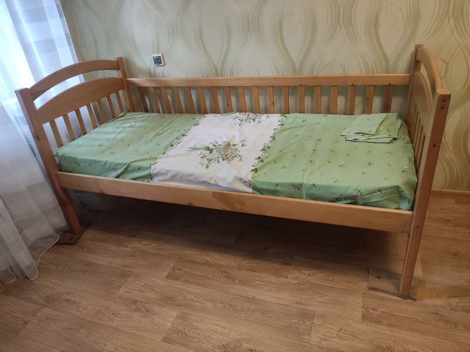 Дерев'яні кроваті 2шт.