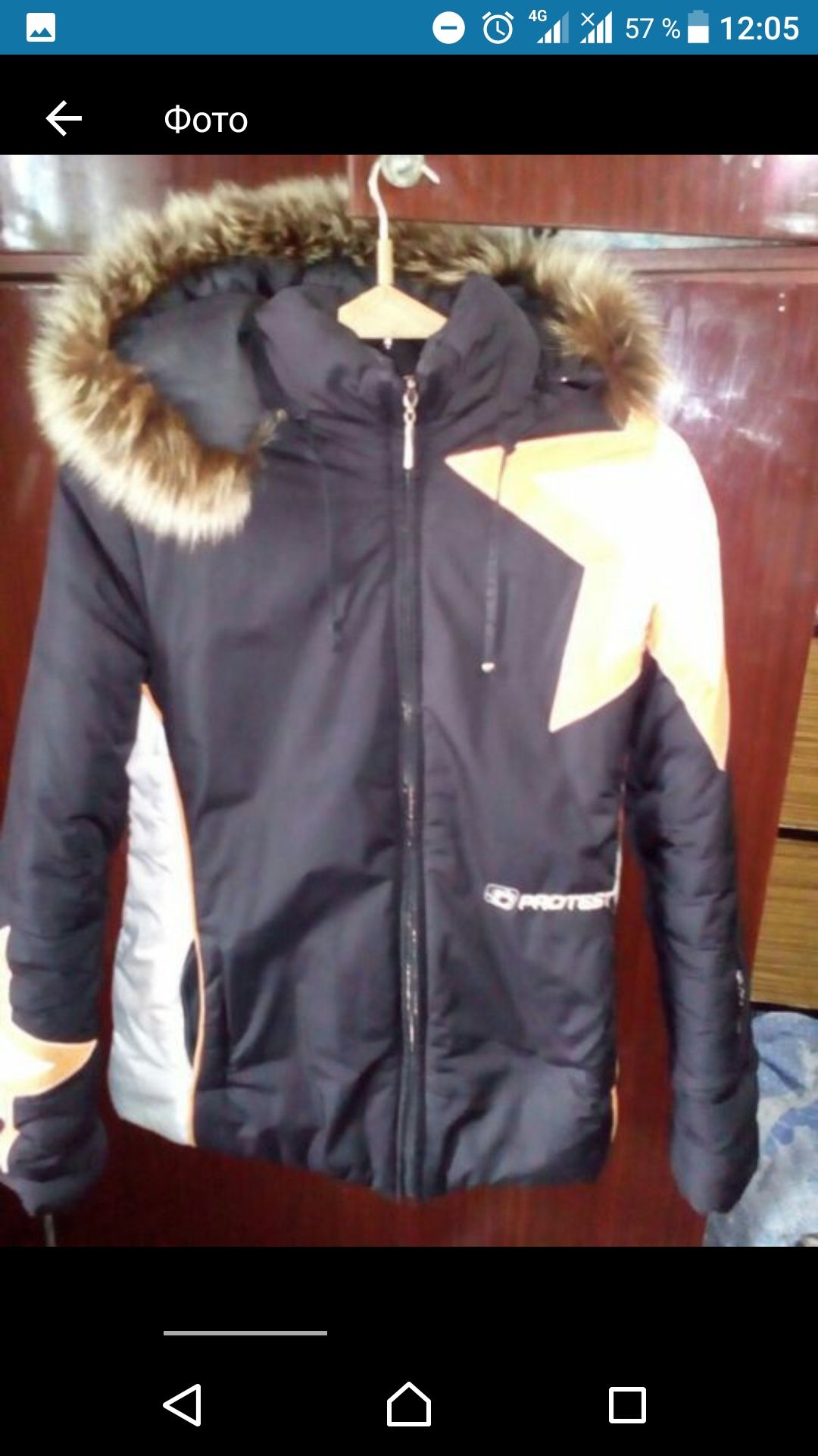 Курточка чёрная, приталенная, зима
