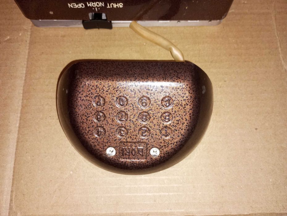 Замок кодовый Дори 4 накладной электронно механический