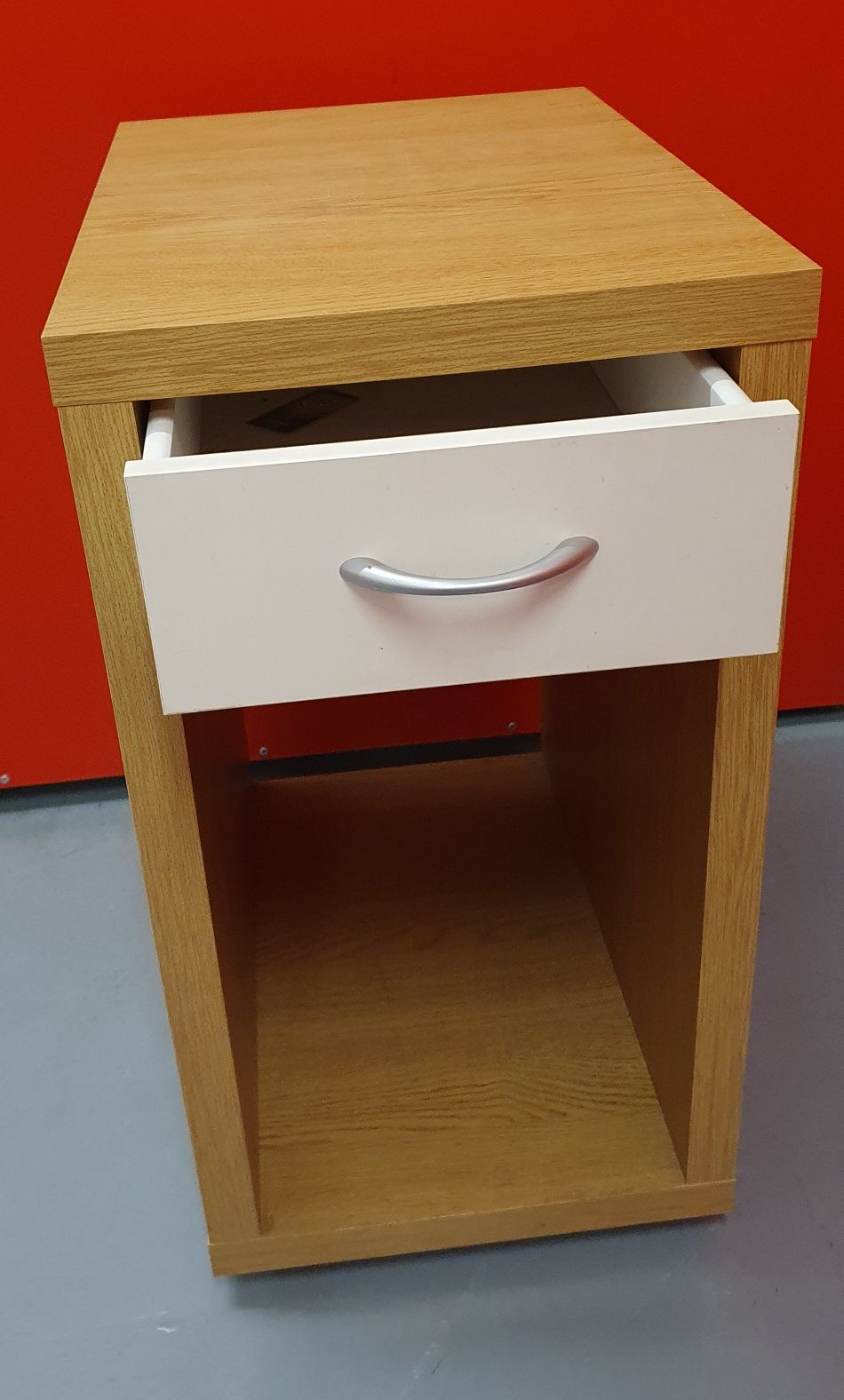 Komoda na komputer z szufladą na kółkach Ikea