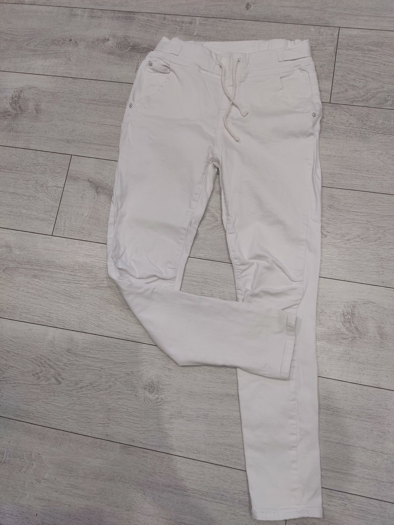 Spodnie białe jeansowe