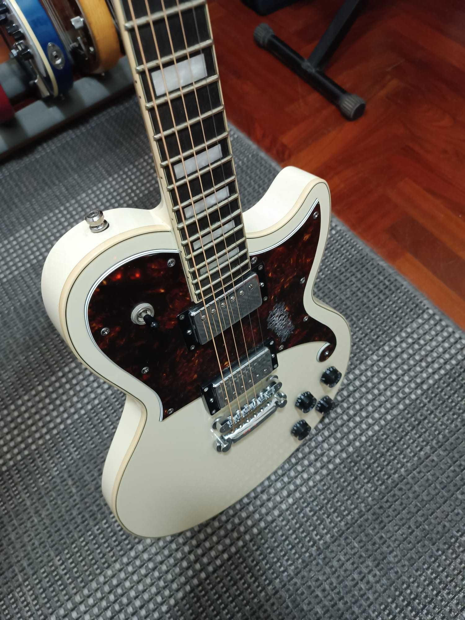 Guitarra Eléctrica D'Angelico Premier Atlantic