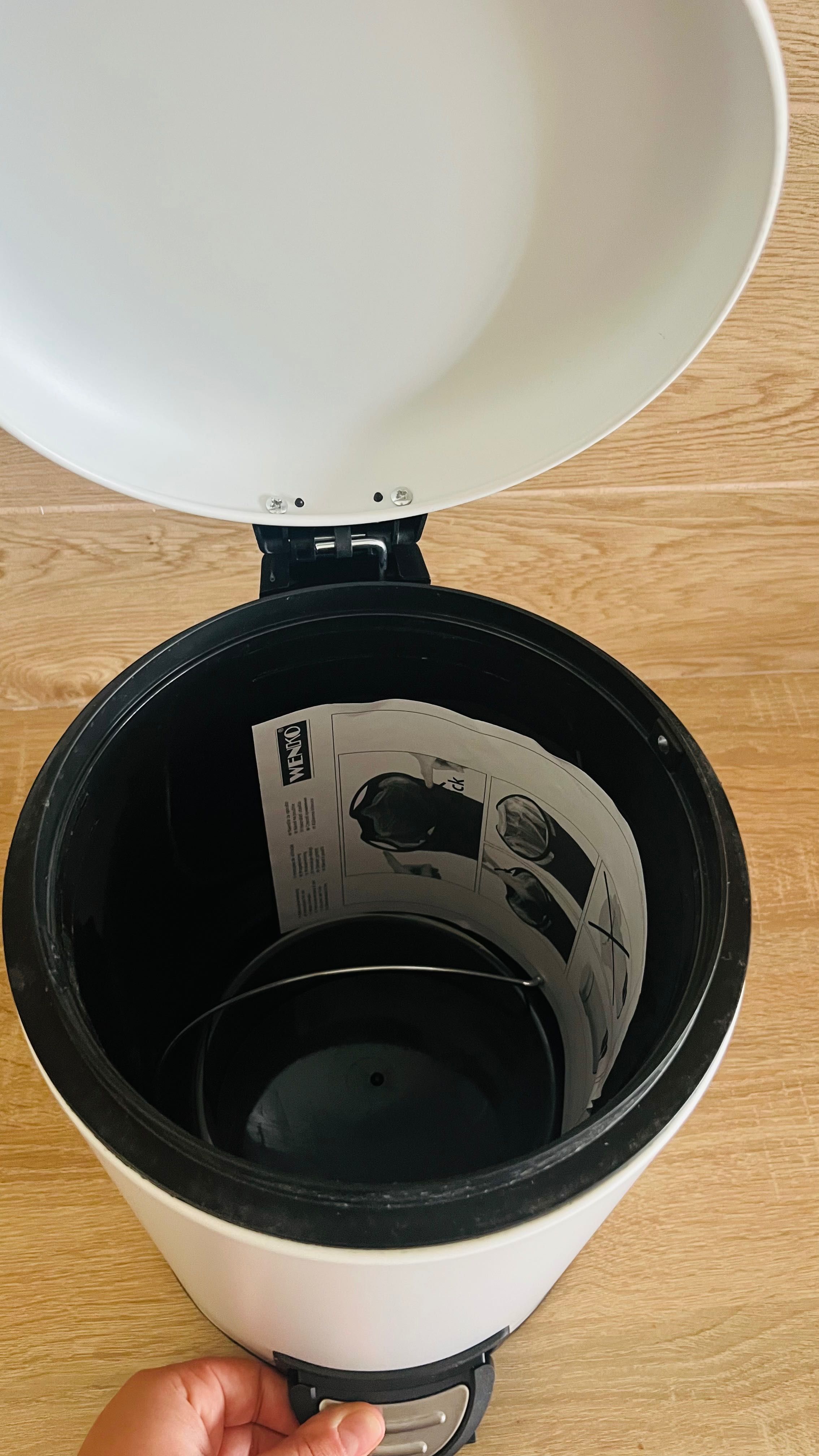 Biały kosz na śmieci do łazienki 5L