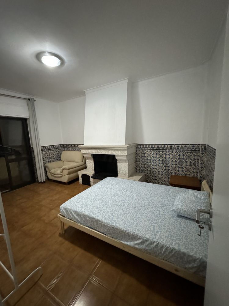Quarto casal ou solteiro ao pé dos barcos com DESPESAS INCLUIDAS.