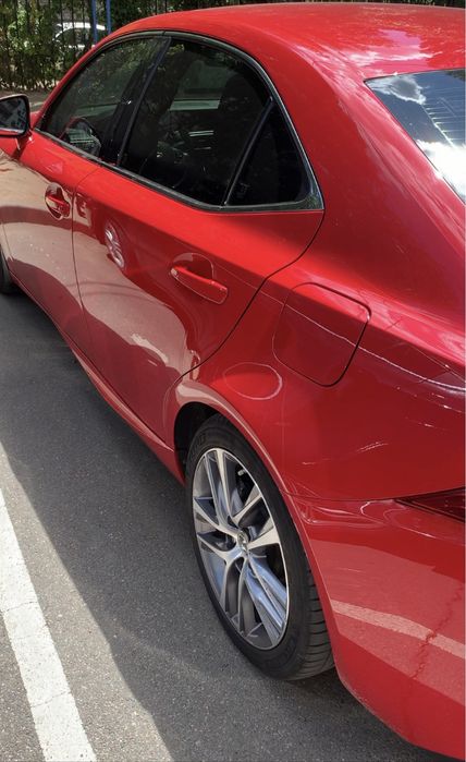 Lexus is 200t 2017 рік