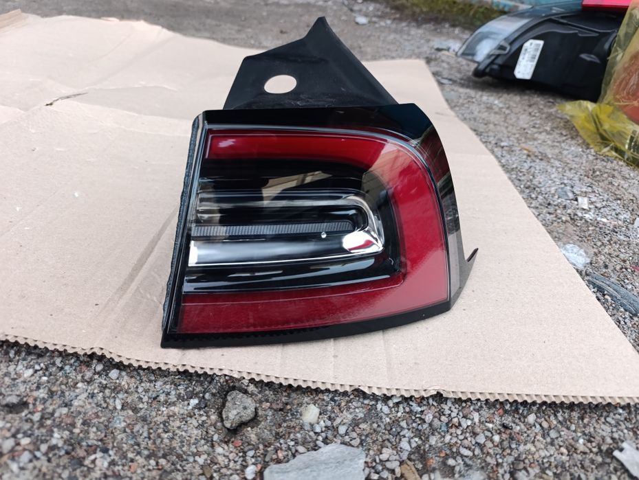 Фонарь задний правый Tesla Model 3 Y 5 Pin Новый.