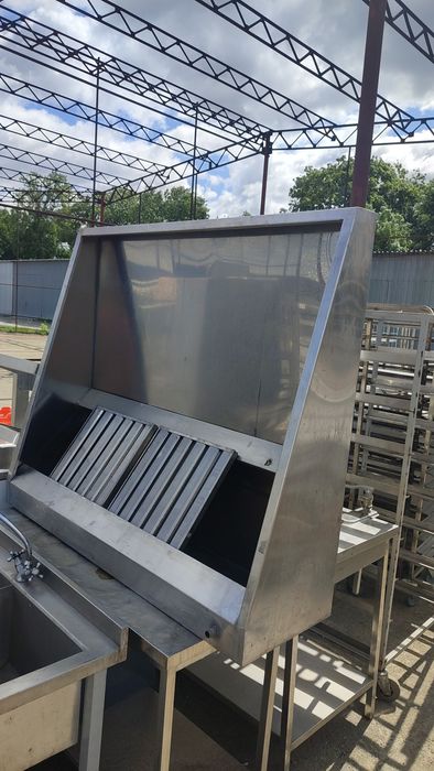 Зонт вытяжной б.у. нержевейки