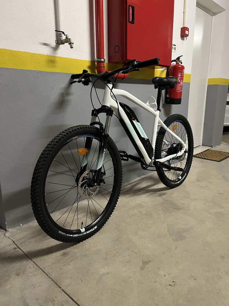 Bicicleta elétrica BTT Rockrider 27,5’’