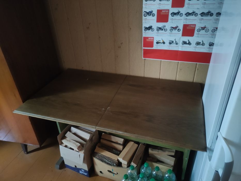 Stół w dobrym stanie