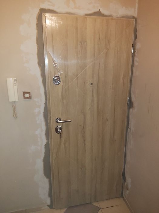 Serwis , regulacja,  montaż DRZWI , OKNA (PVC i ALUMINIUM)