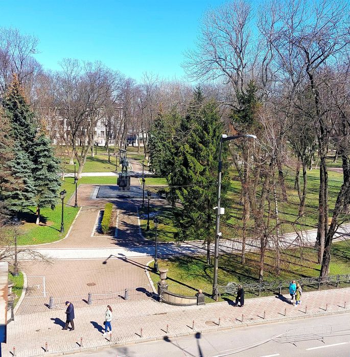 Грушевського 28/2. Метро Арсенальна, Хрещатик. Офіс 76кв.м