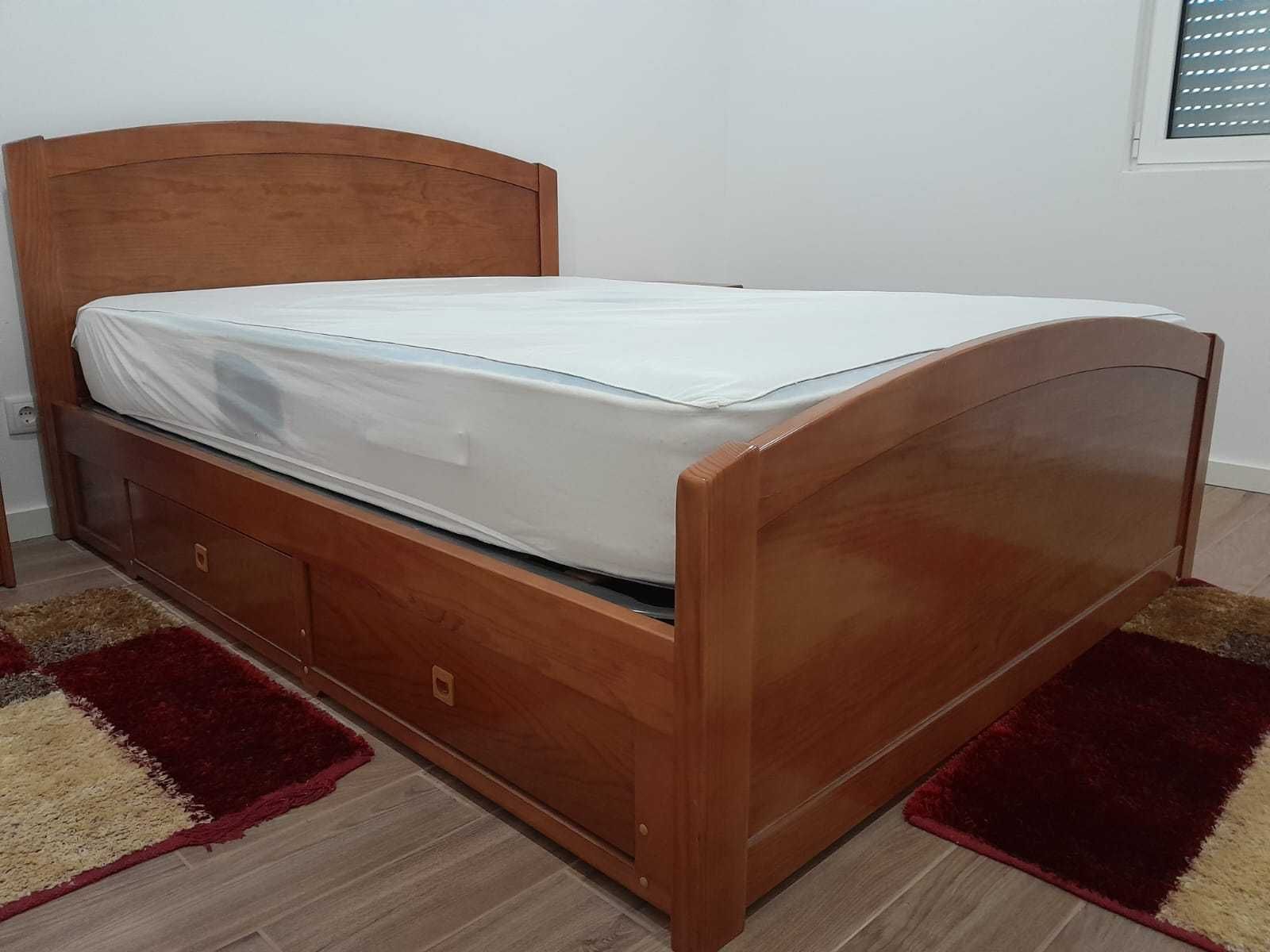 Quarto completo, com cama de casal