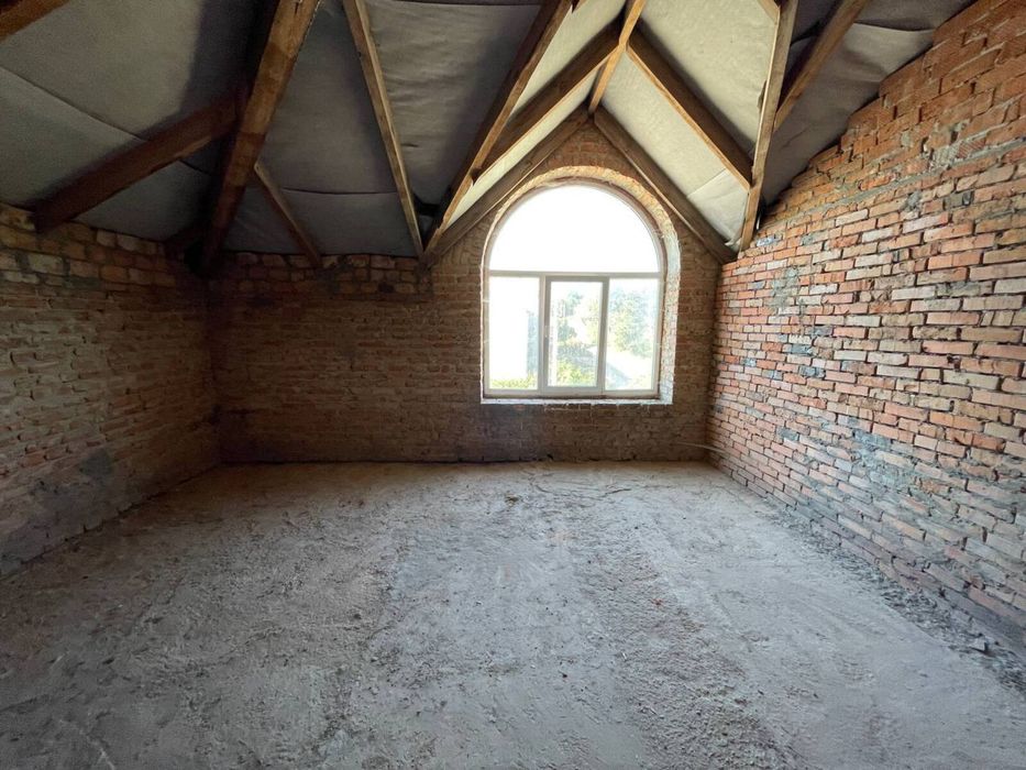 Продаж великого будинку у передмісті Тернополя