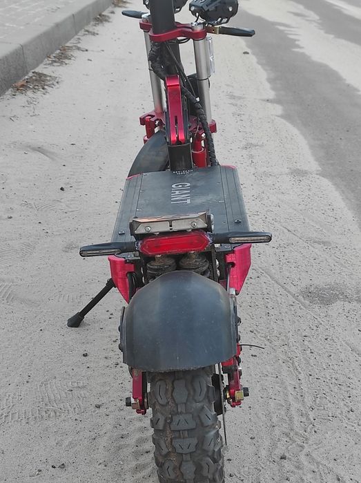 Електросамокат giant