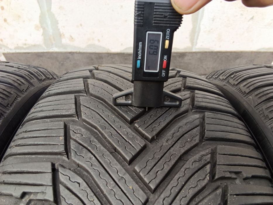 Продам шини  б/у 225/50R17