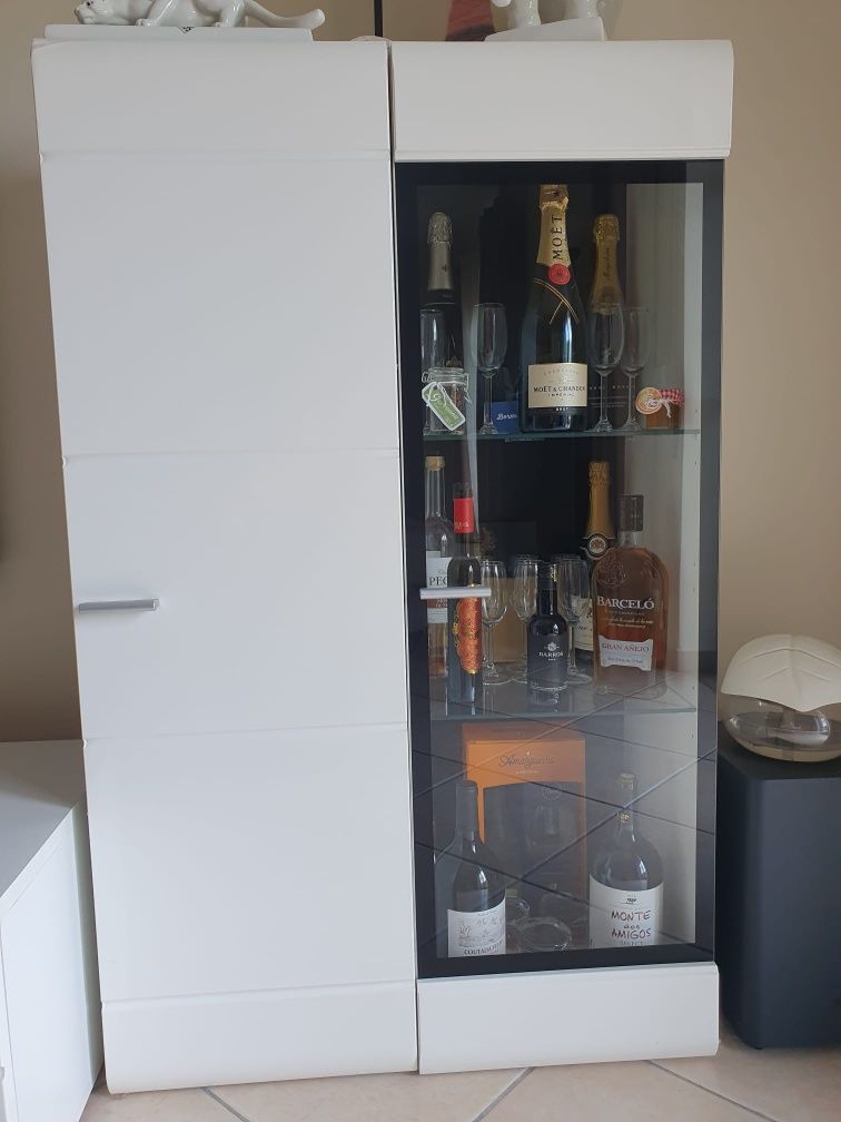 Móvel de Sala Moderno – Branco Lacado com Vitrines em Vidro