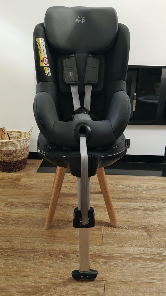 Fotelik Britax Dualfix M iSize 0-18kg 61-105cm 360 baza