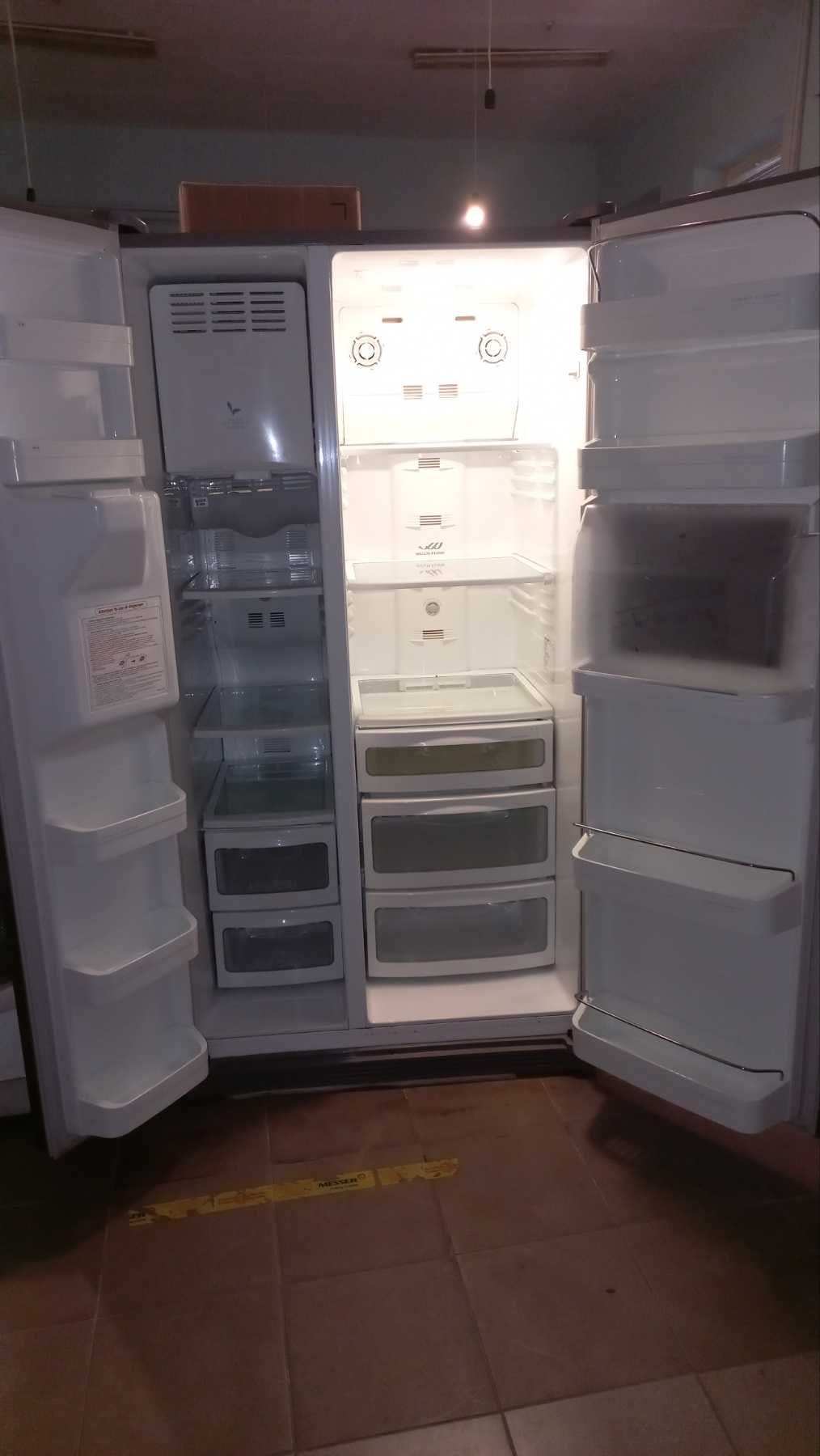 Продам холодильник Samsung SR-S24FTBS side by side