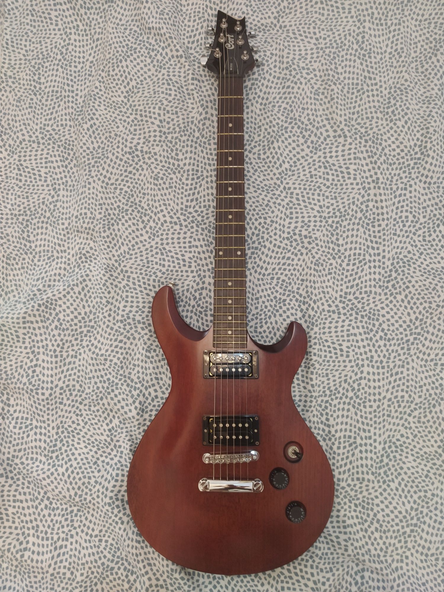 Guitarra Cort M200
