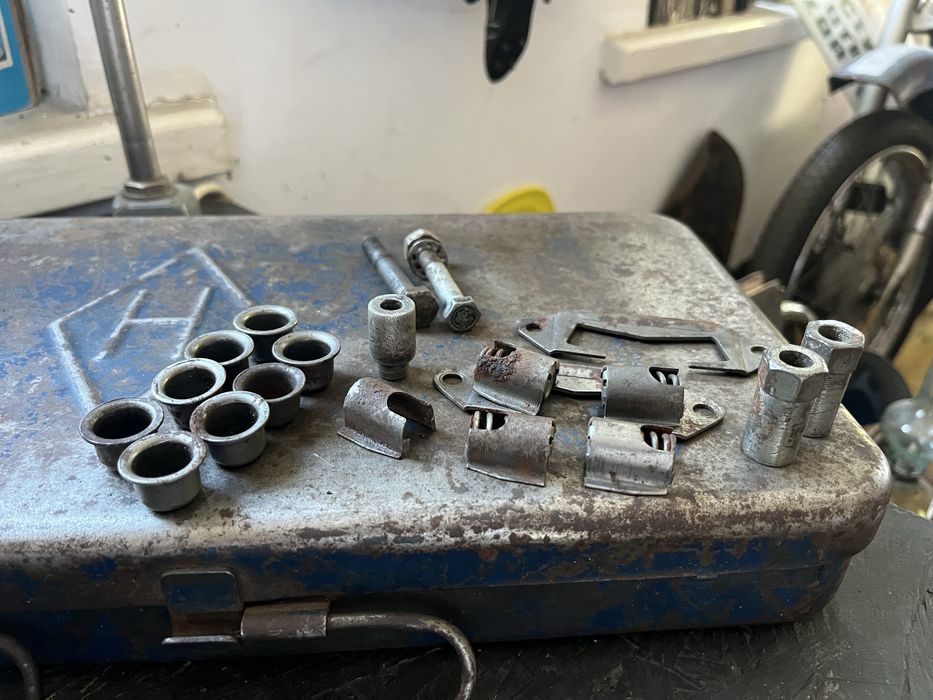 WSK 175 SHL M17/11 elementy sprzęgła sprzegła prezyny podkladki calosc