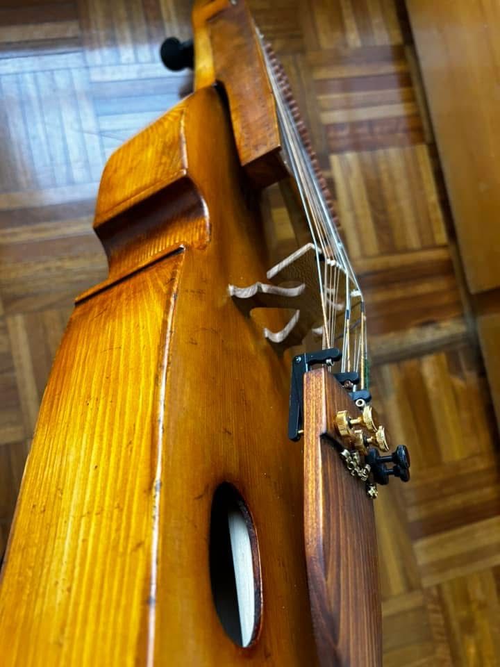 Violino de teclas - Nyckelharpa usada em excelente estado