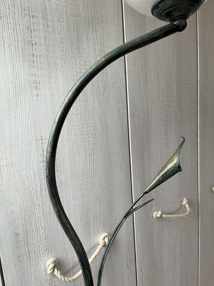 Lampa stojąca podłogowa