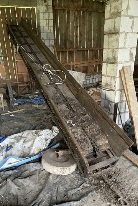 Taśmociąg/podajnik/transporter do obornika